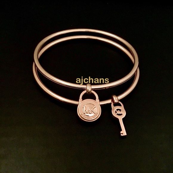 NEW Michael Kors Rose Gold Tone Key/Lock Charms Bangle Set - Picture 3 of 4